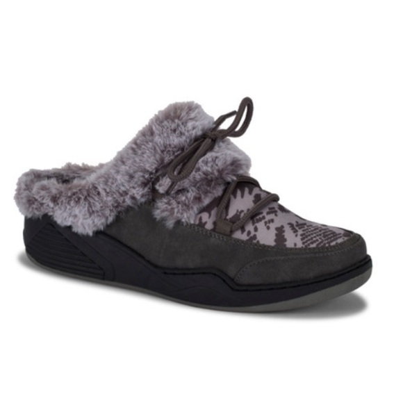 Baretraps Landon Clog Slippers - Picture 1 of 10